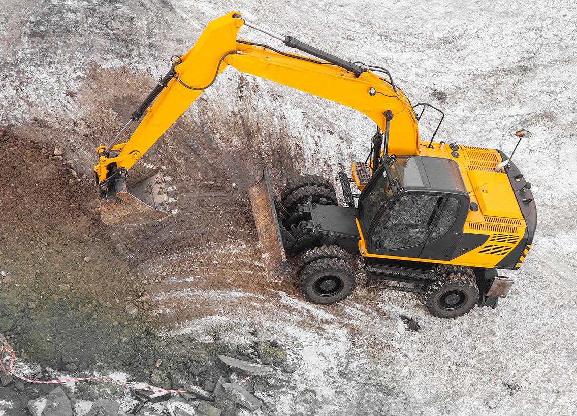 Ein Bagger auf einer Baustelle